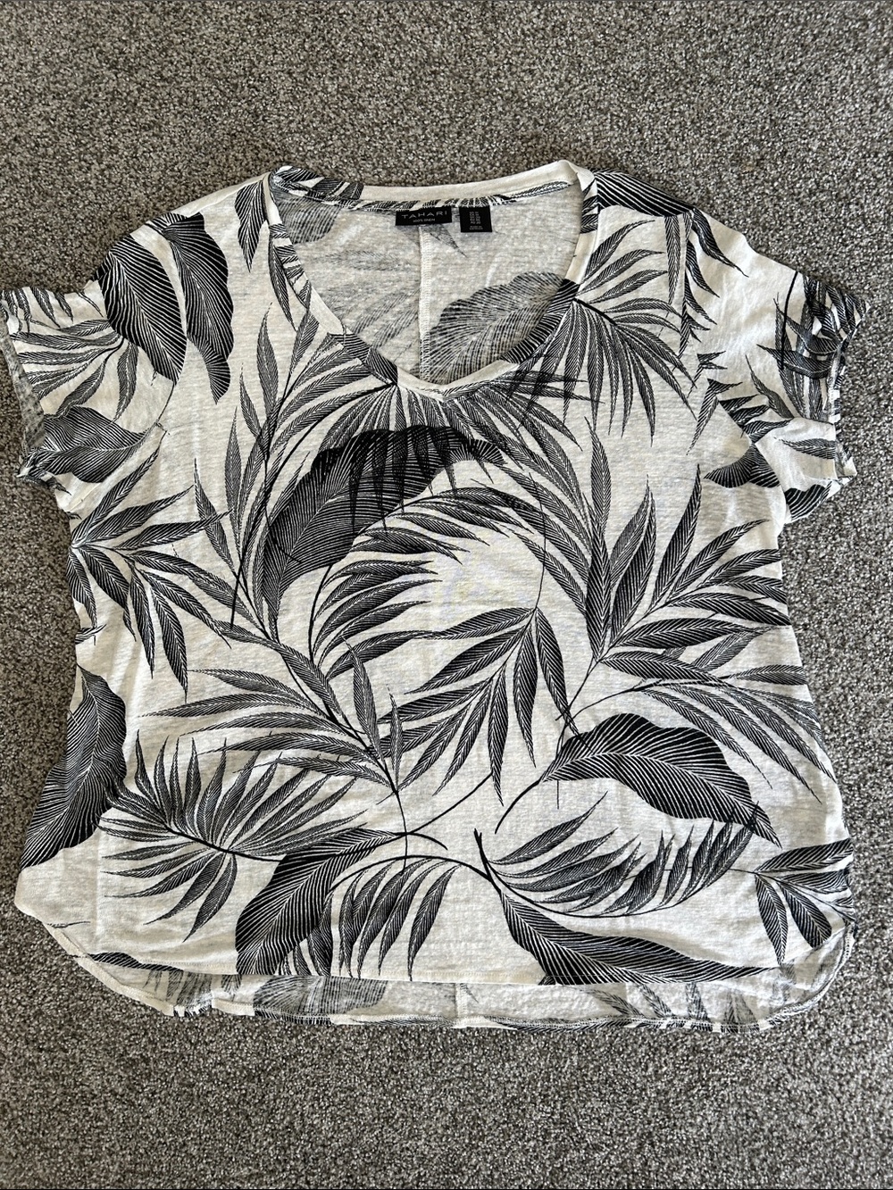 Tahari Black & White Palm Leaf V-Neck Tee